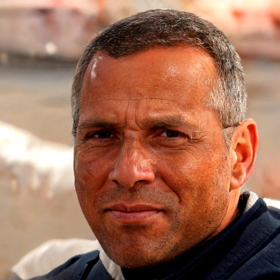 Retrato profesional de Elisandro Montañés